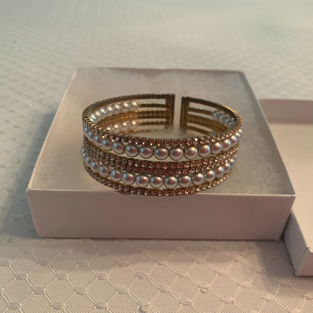 Rosegold and pearl cuff elegant bracelet